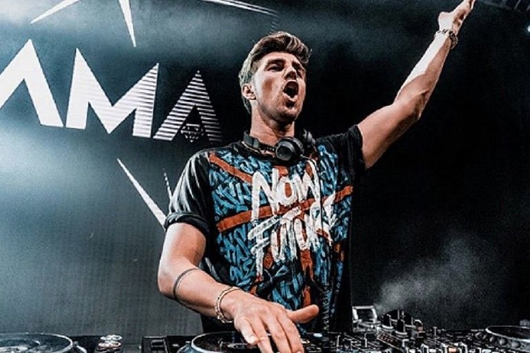 Settimana stellare per il Pineta, club simbolo della Costa Smeralda Settimana stellare per il Pineta, club simbolo della Costa Smeralda