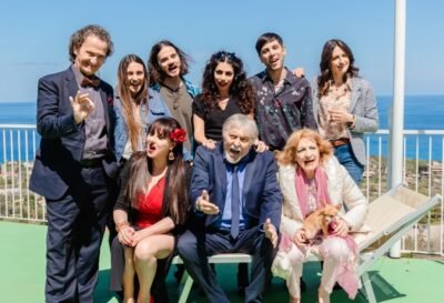 Due famiglie un funerale cast