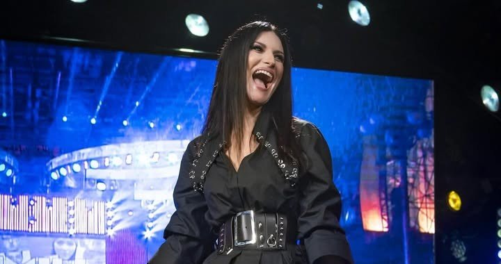 La scelta di Laura Pausini di allontanarsi dai social per ritrovare equilibrio emozionale e libertà personale