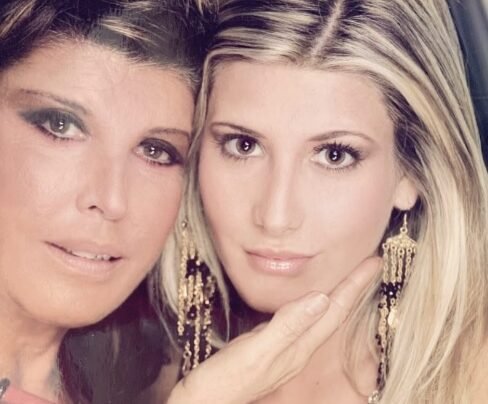 Il sipario cala su una donna fuori dal tempo