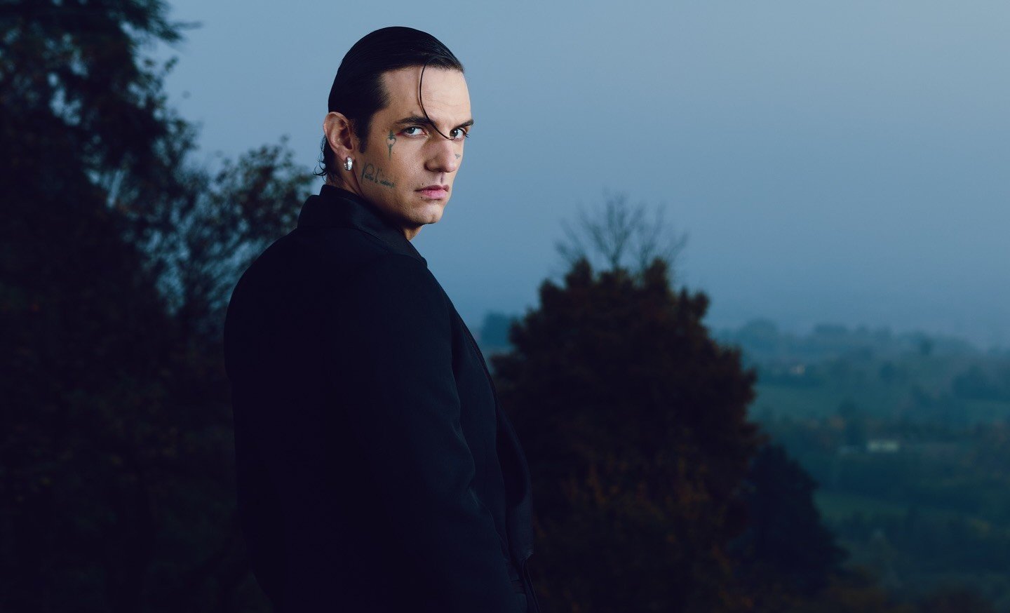 Achille Lauro, dettagli invisibili che raccontano più delle parole