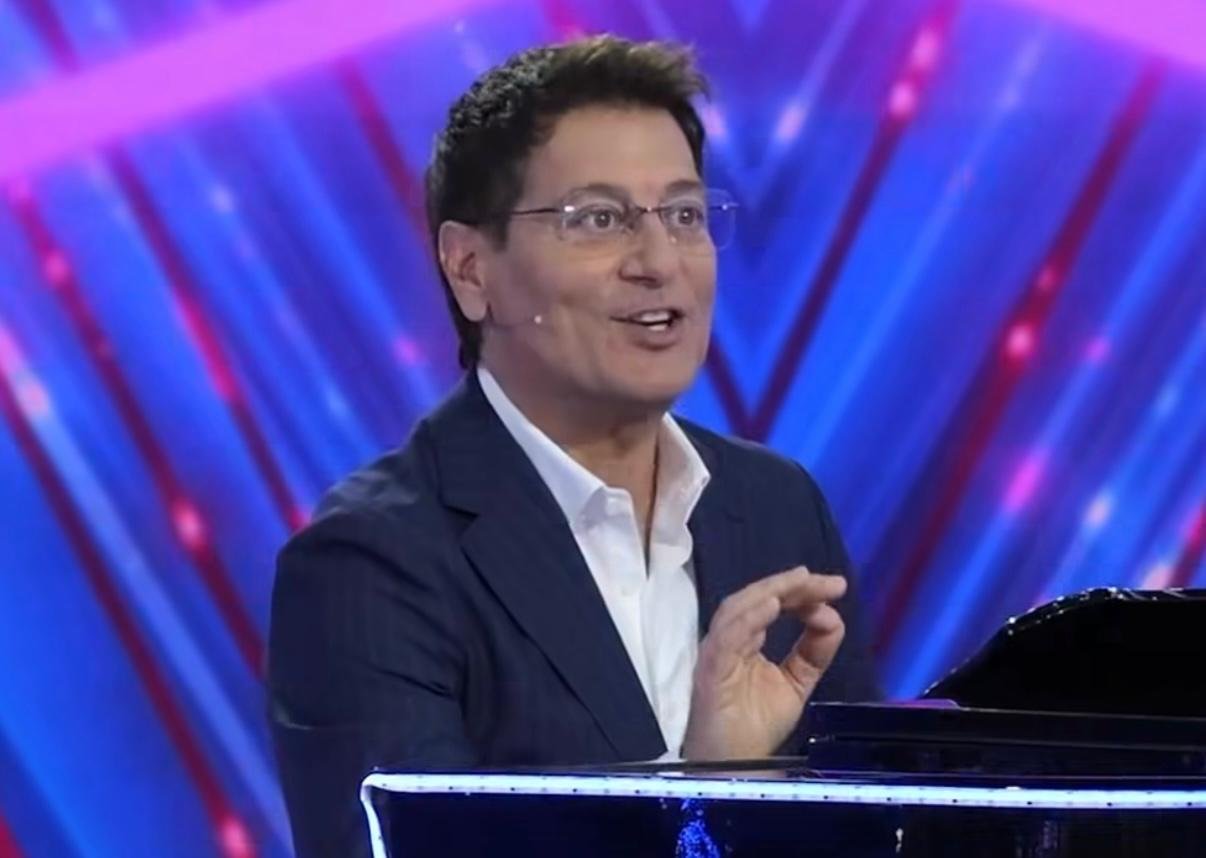 Sarabanda Celebrity: l’incredibile novità di Enrico Papi Sarabanda Celebrity: l’incredibile novità di Enrico Papi