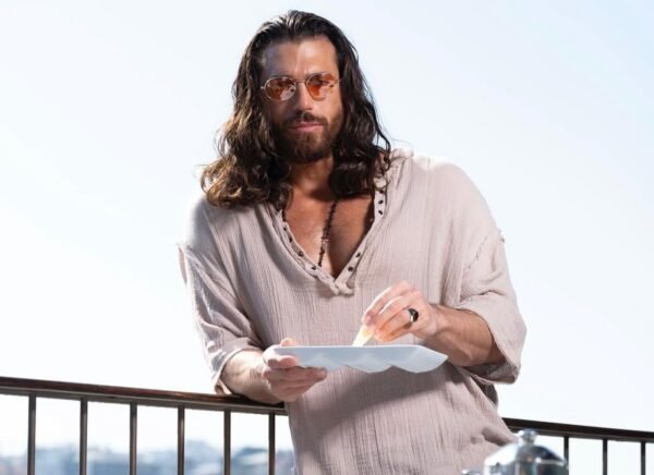 Can Yaman rompe il silenzio: il durissimo messaggio social Can Yaman rompe il silenzio: il durissimo messaggio social