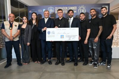 Organizzatori e fondazione con assegno