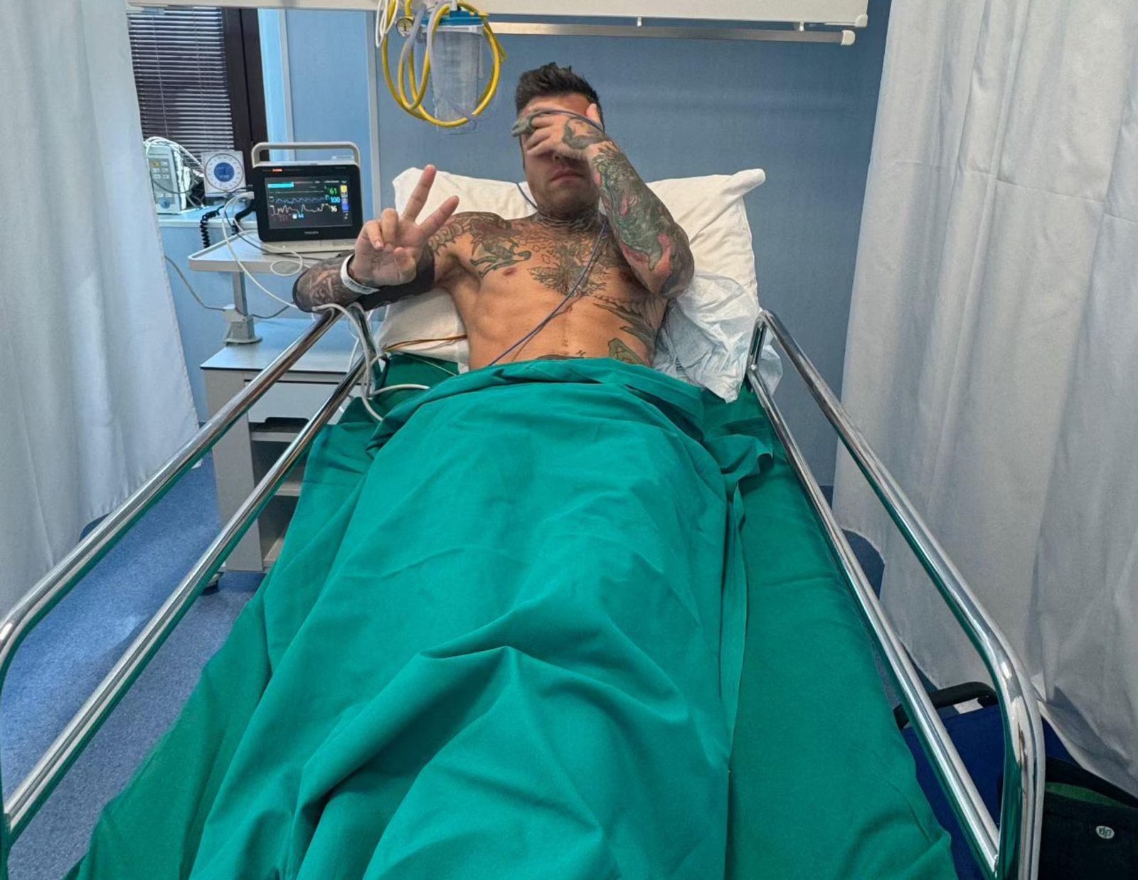 Paura per il rapper Fedez: la corsa in ambulanza nella notte Paura per il rapper Fedez: la corsa in ambulanza nella notte
