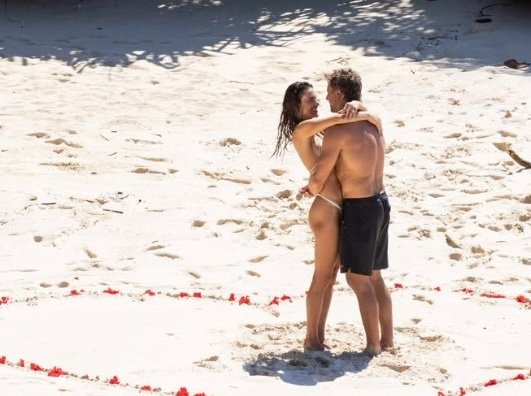 Alessandra Ambrosio condivide un passo speciale col compagno Alessandra Ambrosio condivide un passo speciale col compagno