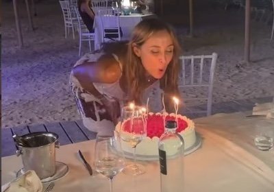 Un’atmosfera da sogno per festeggiare la celebre conduttrice