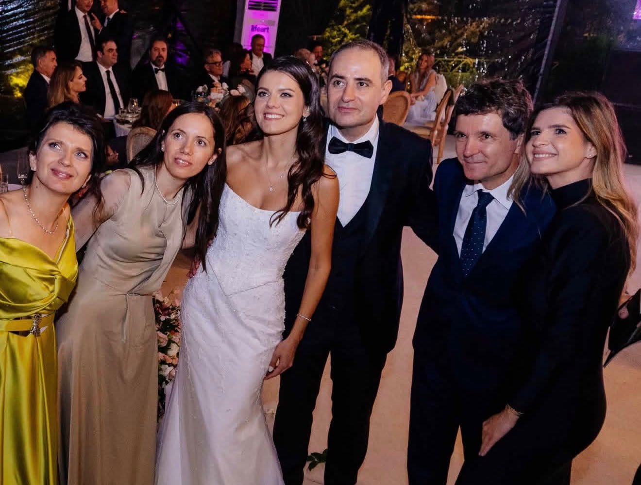 Alexandru Nazare sposa la cantante Maria Mihali: nozze glamour tra vip e alta politica Alexandru Nazare sposa la cantante Maria Mihali: nozze glamour tra vip e alta politica