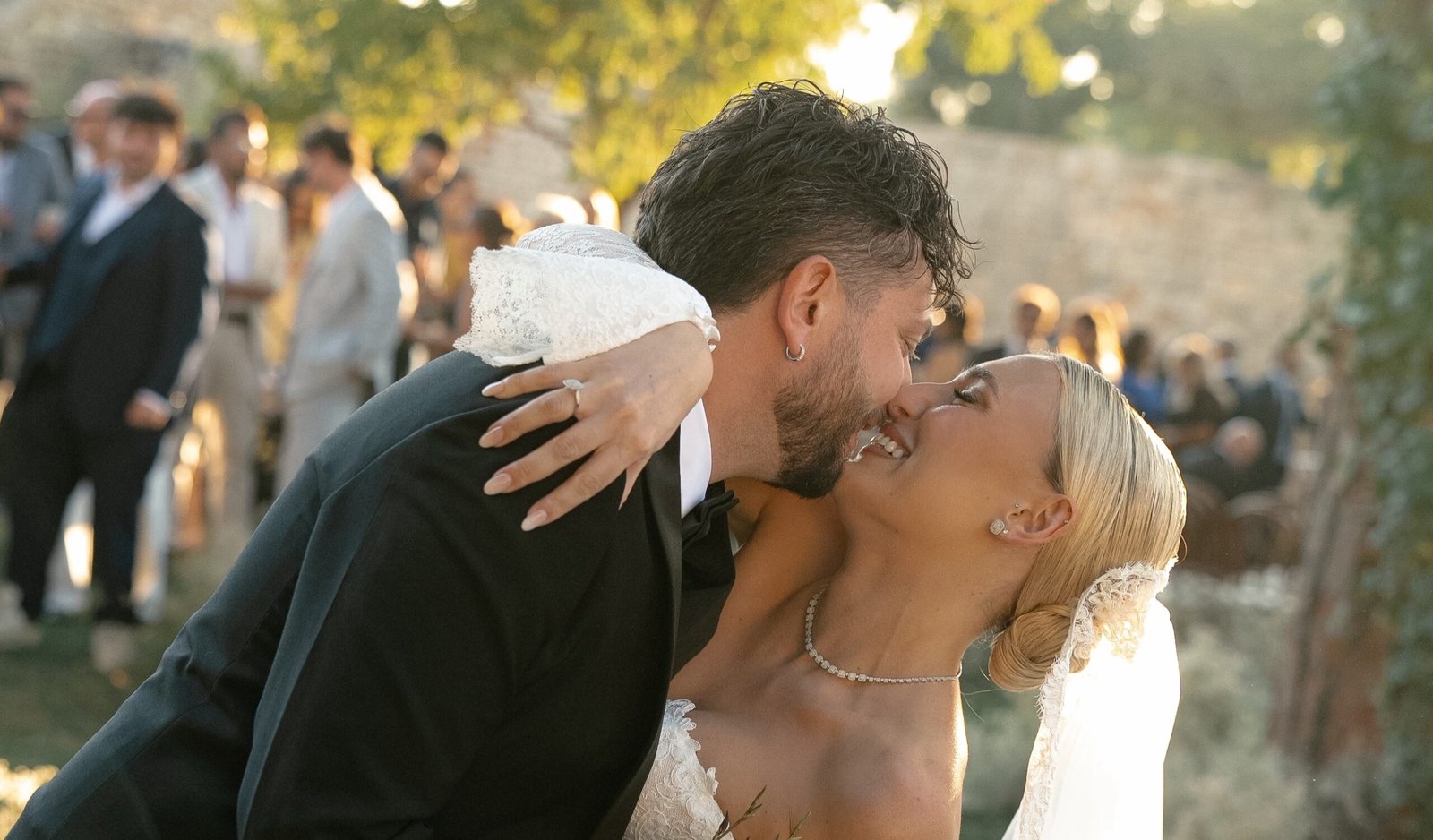 Mara Sattei e Alessandro Donadei, il matrimonio resta segreto fino al sì Mara Sattei e Alessandro Donadei, il matrimonio resta segreto fino al sì