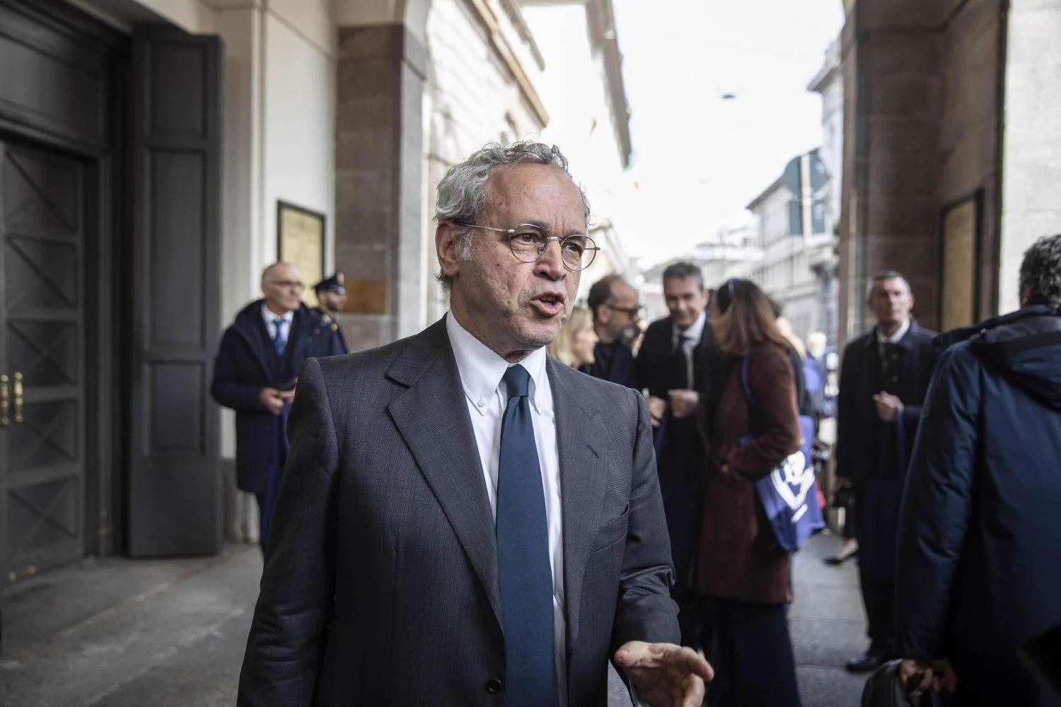 Mentana lascia la guida del Tg La7: la sua replica Mentana lascia la guida del Tg La7: la sua replica
